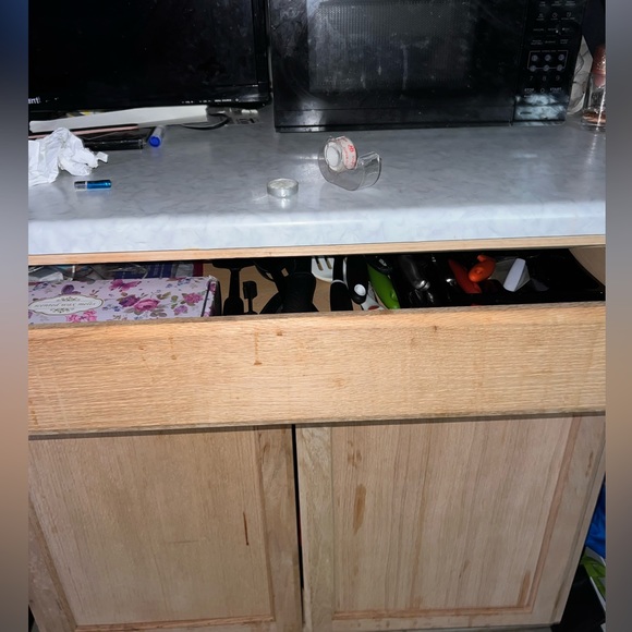 MOVING OUT SALE! Need to sell stuff i dont use to save space! - Picture 2 of 4